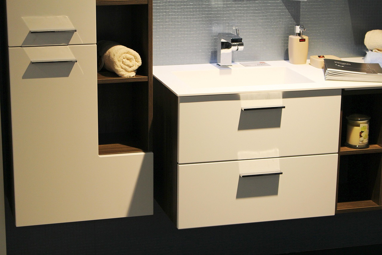 Floating vanity with an integrated solid surface top and undermount basin